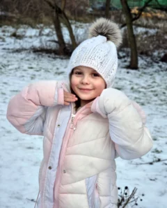 Czapka piórko elegancka czapka na szydełku wzór na szydełko instrukcja wykonania szydełkowej czapki warkocze