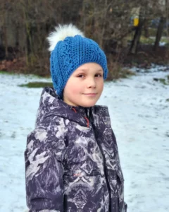 Czapka piórko elegancka czapka na szydełku wzór na szydełko instrukcja wykonania szydełkowej czapki warkocze