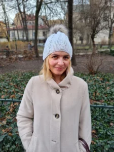 Czapka piórko elegancka czapka na szydełku wzór na szydełko instrukcja wykonania szydełkowej czapki warkocze